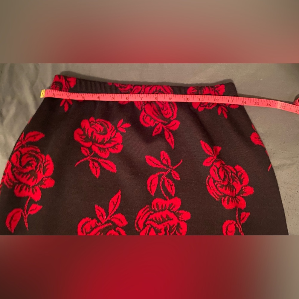🌟Host Pick!!🌟Black & Red Floral Rose Skirt. - Picture 6 of 6